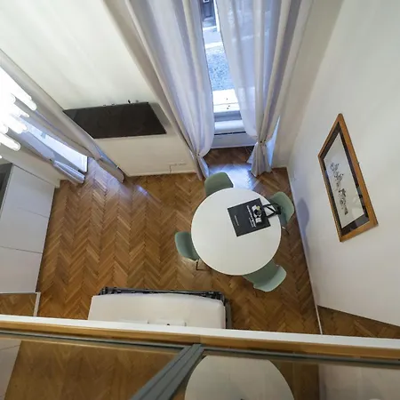 Apartman Lovely Nest With Balcony By The Spanish Steps *