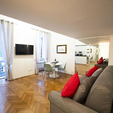 Lovely Nest With Balcony By The Spanish Steps Apartman